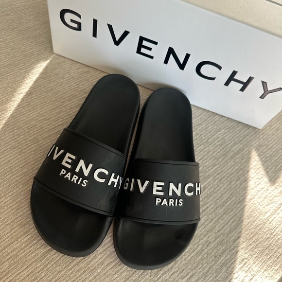 Size 7, black and white Givenchy women's slides - Picture 2 of 6